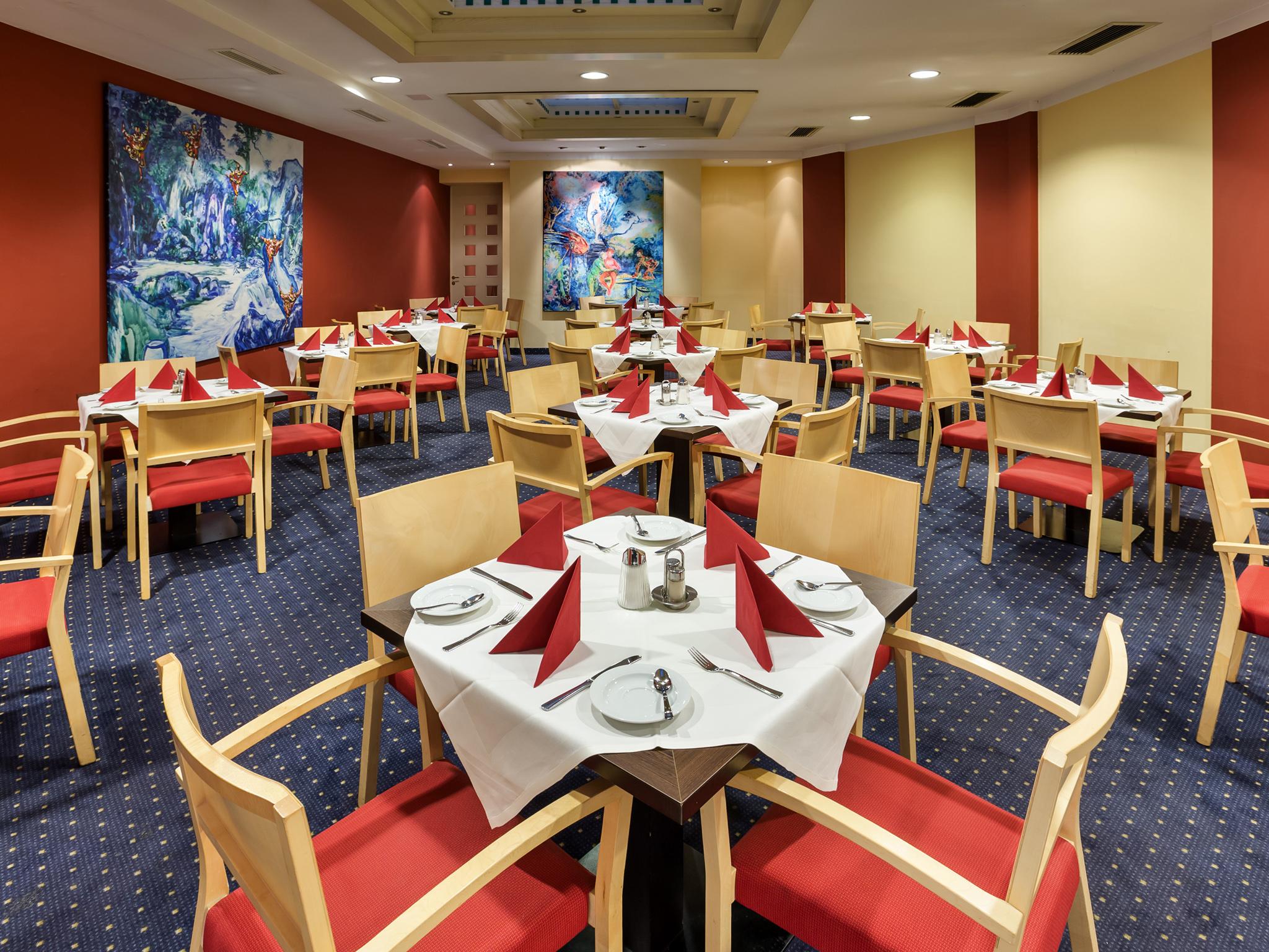 Austria Trend Ananas Hotel 4*